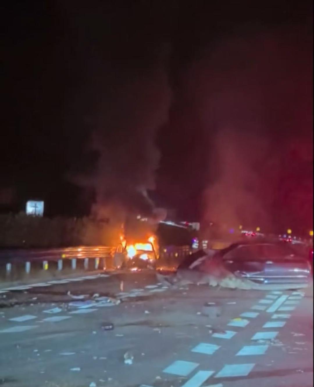 广西通报高速5车追尾2死3伤，司机省了150米警示距离，赔了2条人命