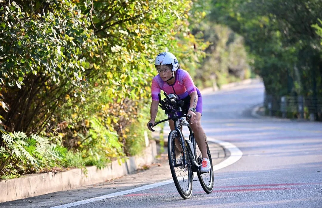 中产迷上“打铁” 有人花费上10万，2500元报名费10小时抢空，有人花10万改自行车