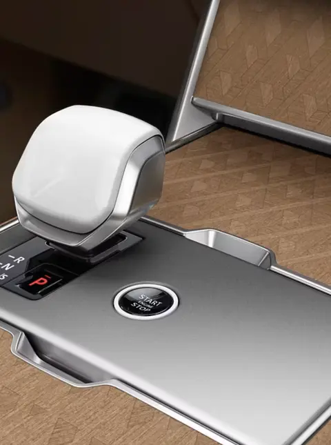 236.8万起售的路虎揽胜SV上市，轴距加长200mm！3.0T/4.4T双动力