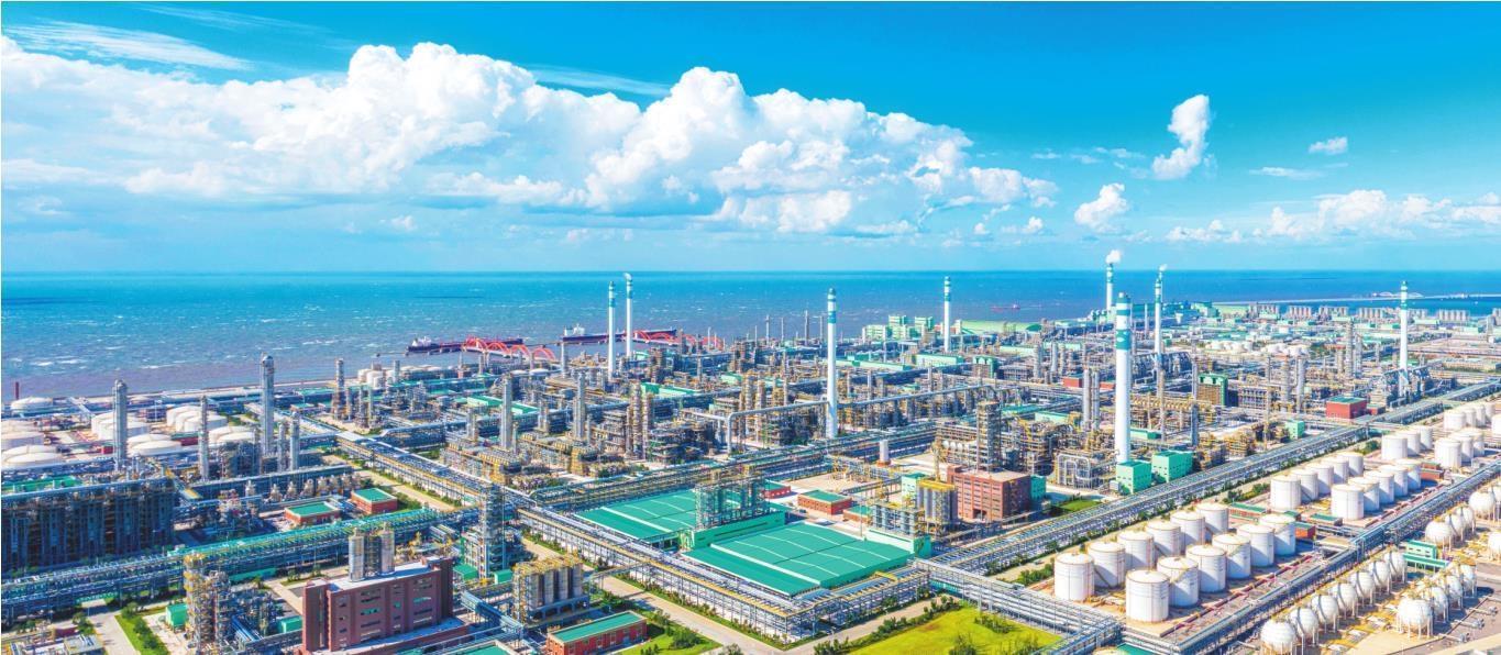 东北首座万亿城市之争或尘埃落定,沈阳增速仅2.3%,大连凭12.8%工业增速反超634亿