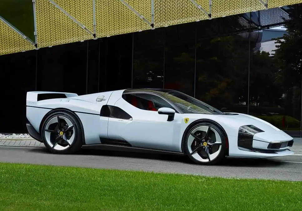 法拉利SC40定制耗时2年，2.9T混动超800马力，致敬F40引狂议