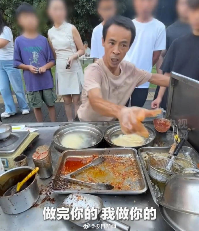 鸡排哥谈收入笑称“还没赚到1个亿”，48岁摊主用6元鸡排炸出景德镇文旅新名片