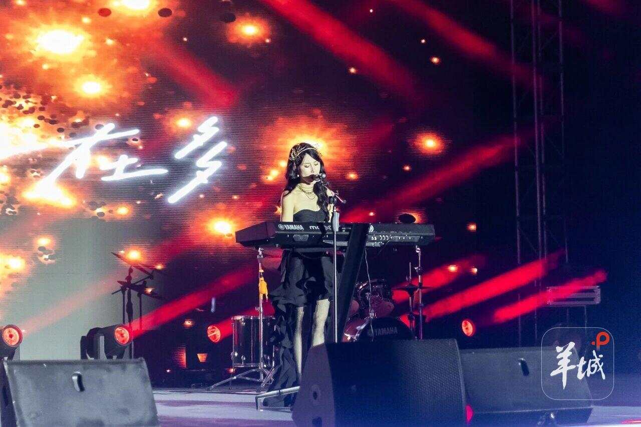 高校老师飙高音爆火 称不考虑出道，坦言：讲台比舞台更重要