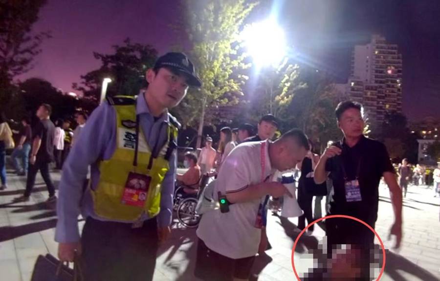 周杰伦演唱会现场 有人被拘留，警方曝光"带进场"骗局黑幕