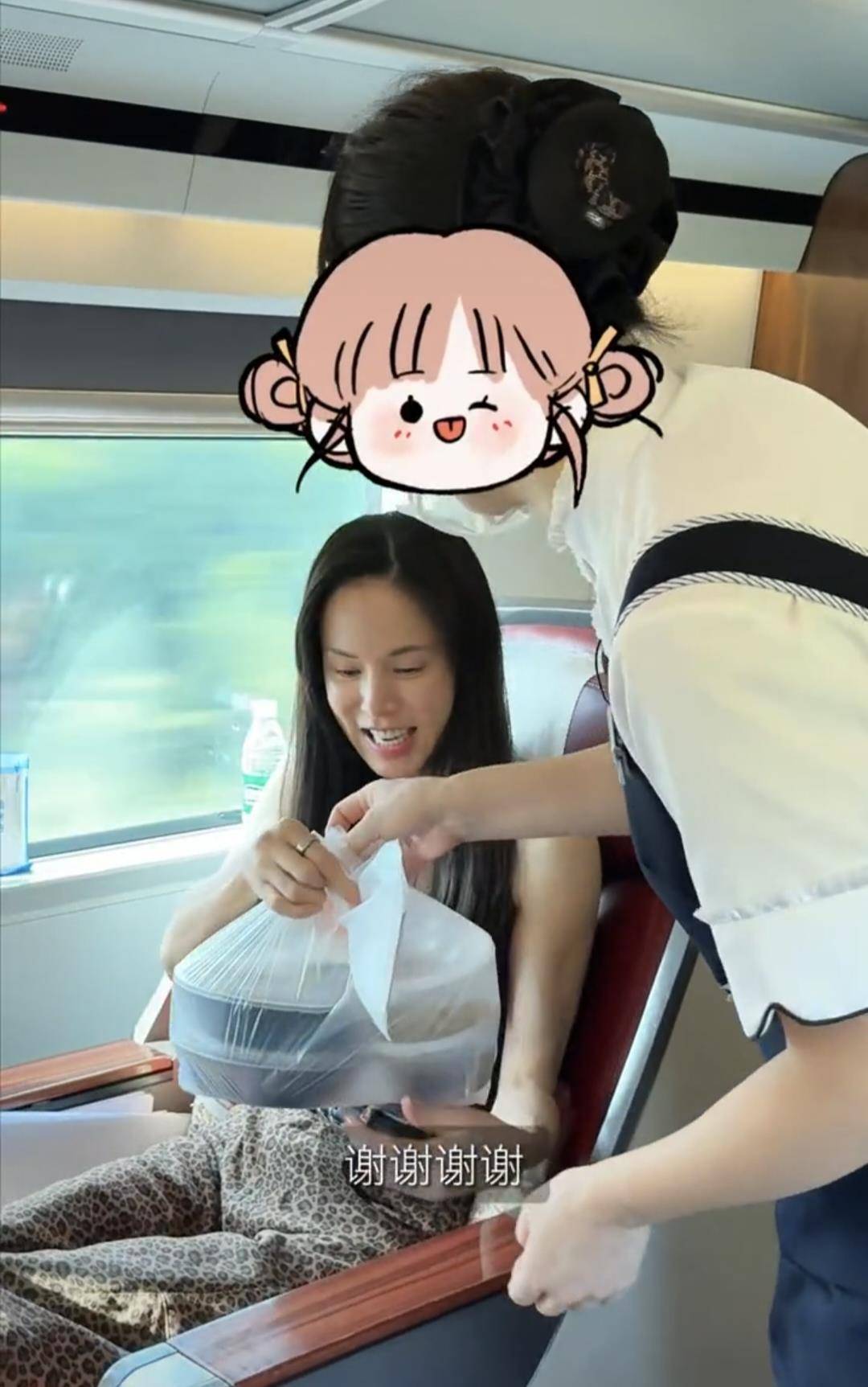 “小龙女”李若彤国庆点赞高铁外卖，中国速度与民生温度的双向奔赴