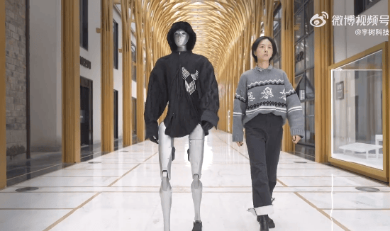 宇树科技发布H2仿生人形机器人，会踢武术、穿障碍，5万美金把科幻变现实