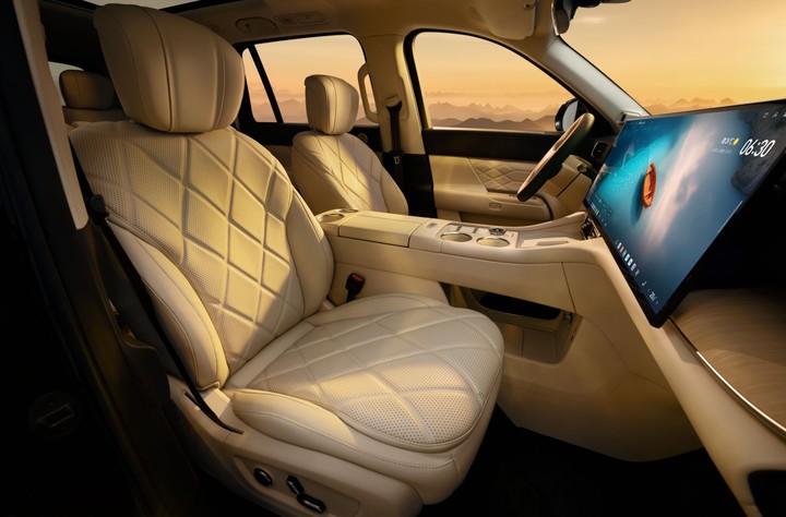 IMAX 影院装上车！「芜湖迈巴赫」奇瑞风云 T11 上市，17.99 万元起