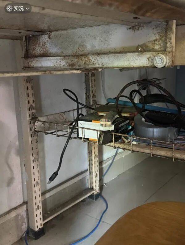 广东一大学被曝住宿环境差像仓库，收费标准1700元/年