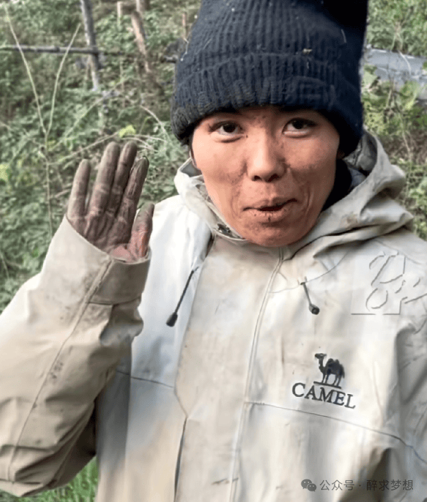 女子参加荒野求生14天后瘦成闪电，靠野果充饥，手指开裂仍冲20万奖金