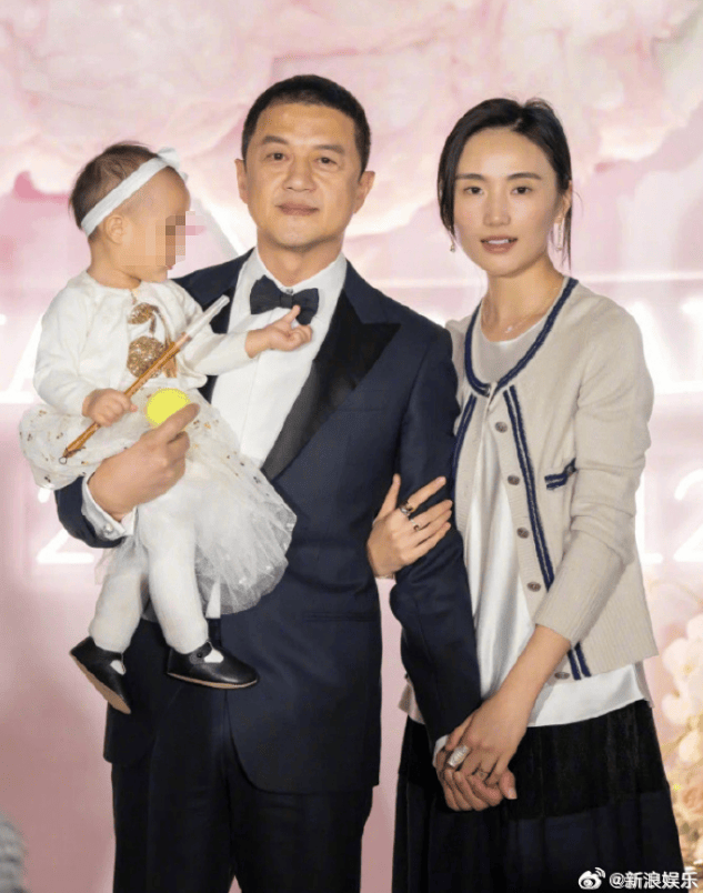 李亚鹏与海哈金喜离婚，结婚3年、欠债4000万、分居半年，早有征兆？