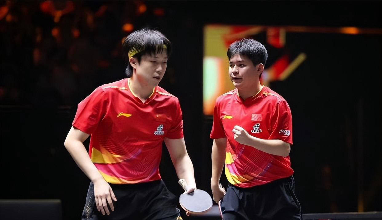 王楚钦林诗栋夺冠后化身国乒喜剧人！赛后互怼细节曝光，网友：比比赛好笑