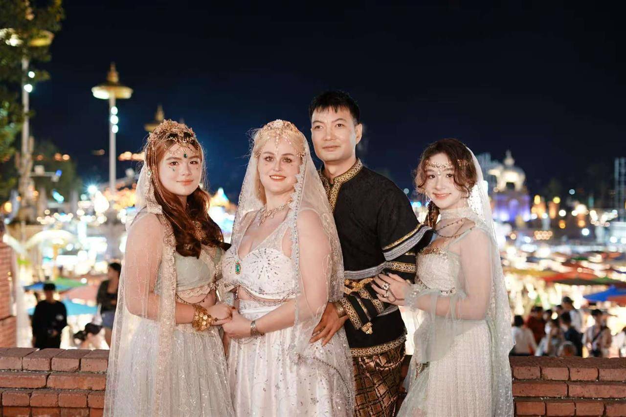 按摩店初中文凭小伙娶美国女博士,美国幼教爱上中国农村小伙