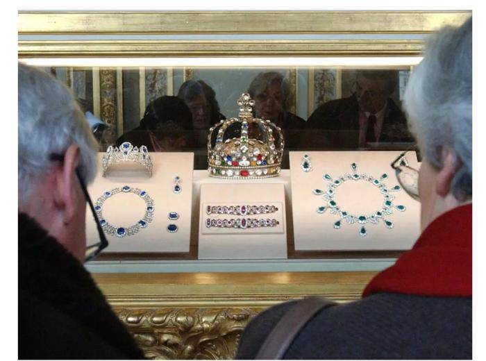 卢浮宫失窃藏品清单公布，卢浮宫1200万欧元安保系统形同虚设，5名员工目睹盗窃却无法阻止