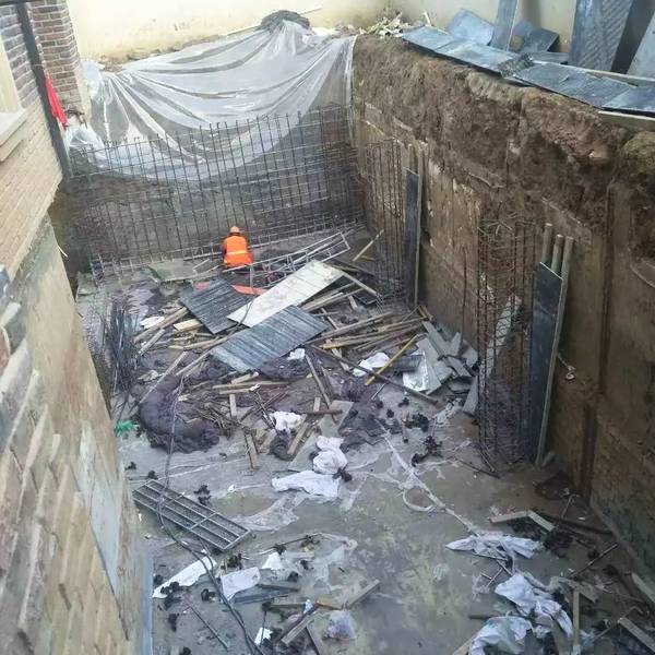 私挖地下室不出事就没人管现象当止，业主被逮捕，物业别拿 “没执法权” 甩锅