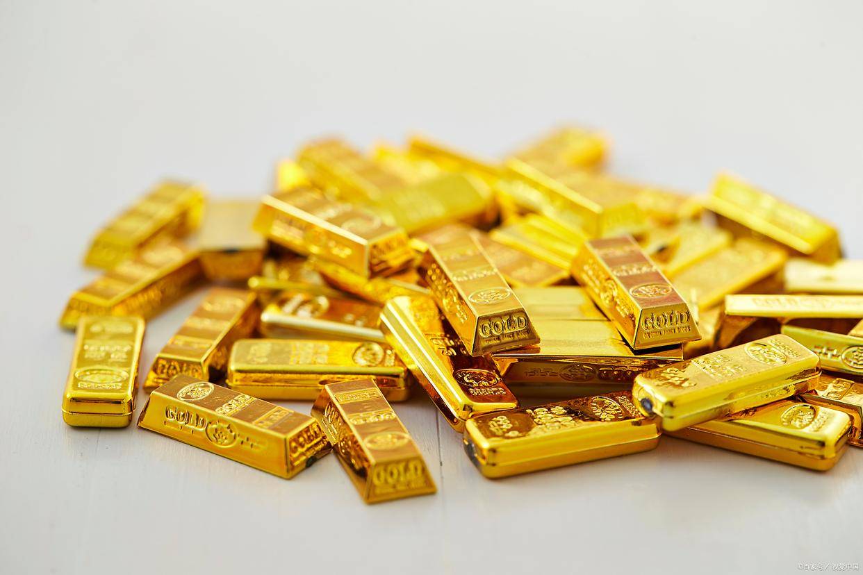 有人卖七八公斤金条变现700多万，普通投资者注意：黄金占比别超 10%，不然会吃亏