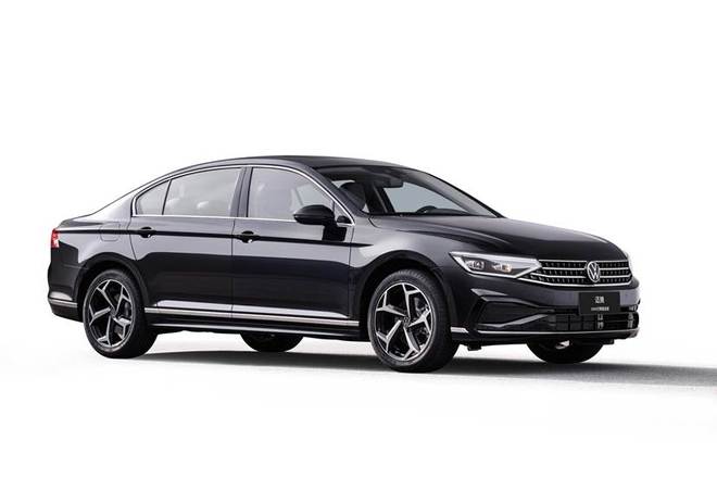 新增蓝牙数字钥匙 迈腾3000万辆甄选款售17.49万起