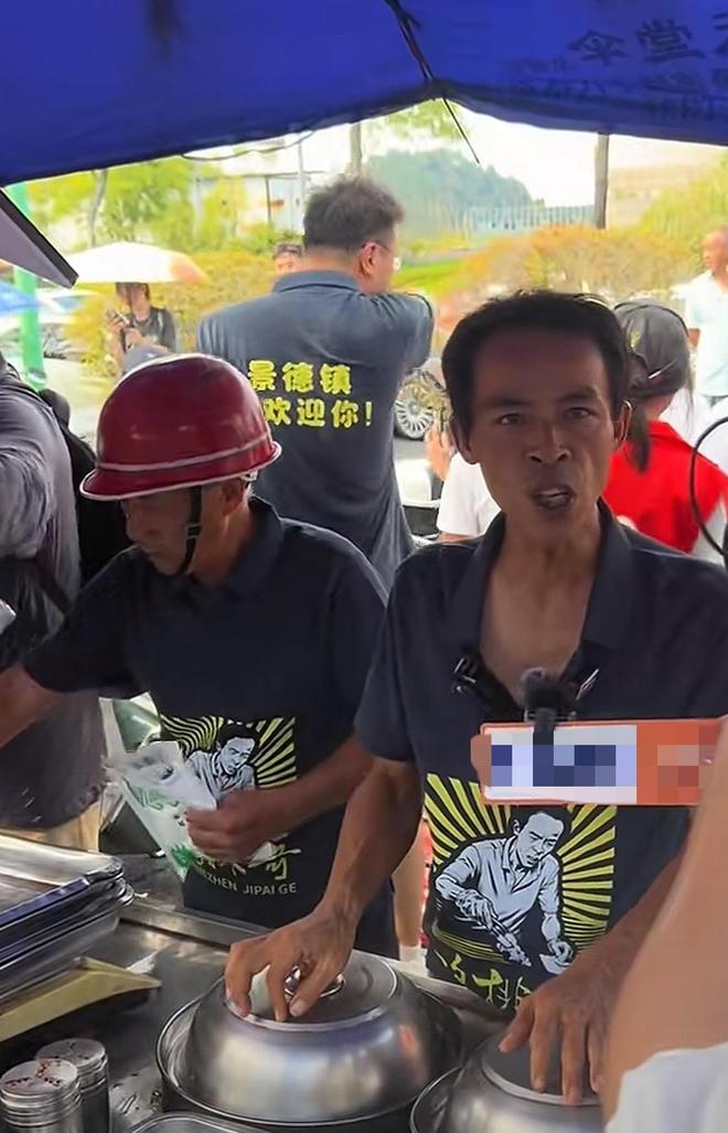 附近商户感谢鸡排哥：营业额多1000元，网友：6元鸡排吃出60元情绪价值，值了