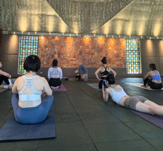 网球课60块，清迈成了打工人的“中产班”