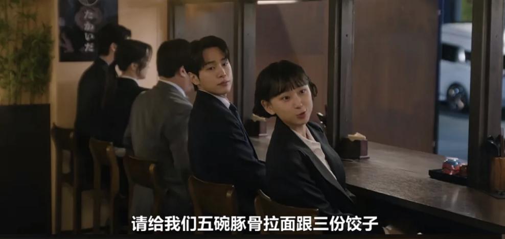 中产最体面的「崩溃」方式：去KTV干饭