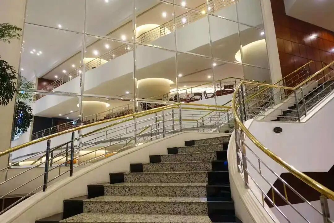 黄金周酒店乱象：1千多一晚亚朵全季，他们选择在景区扎帐篷