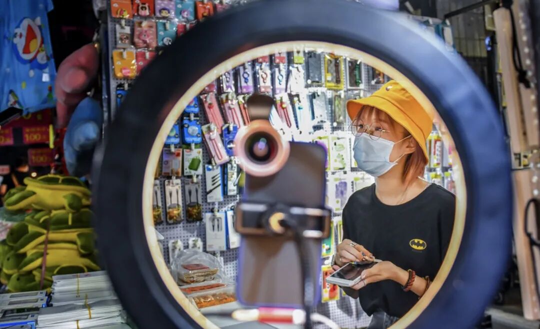 直播救活夫妻店:县城没有主理人,只有守店人