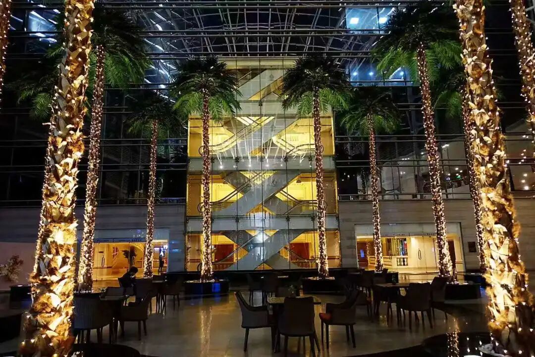 黄金周酒店乱象：1千多一晚亚朵全季，他们选择在景区扎帐篷