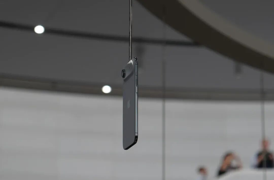 iPhone Air 正式开售，在办理 eSIM 前你需要知道的 9 件事