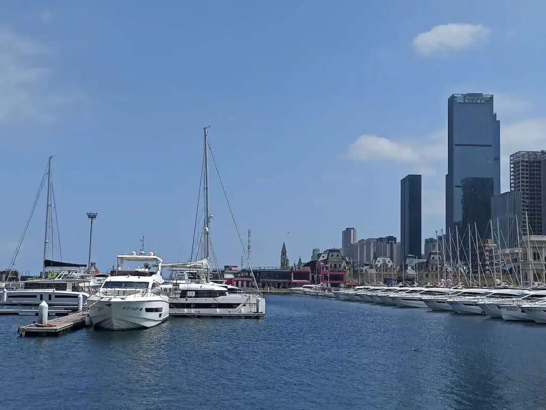 黄金周酒店乱象：1千多一晚亚朵全季，他们选择在景区扎帐篷