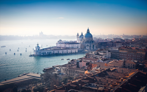 小鹏脚夹门事件员工被顶格处理,导购：你不来门就不会坏