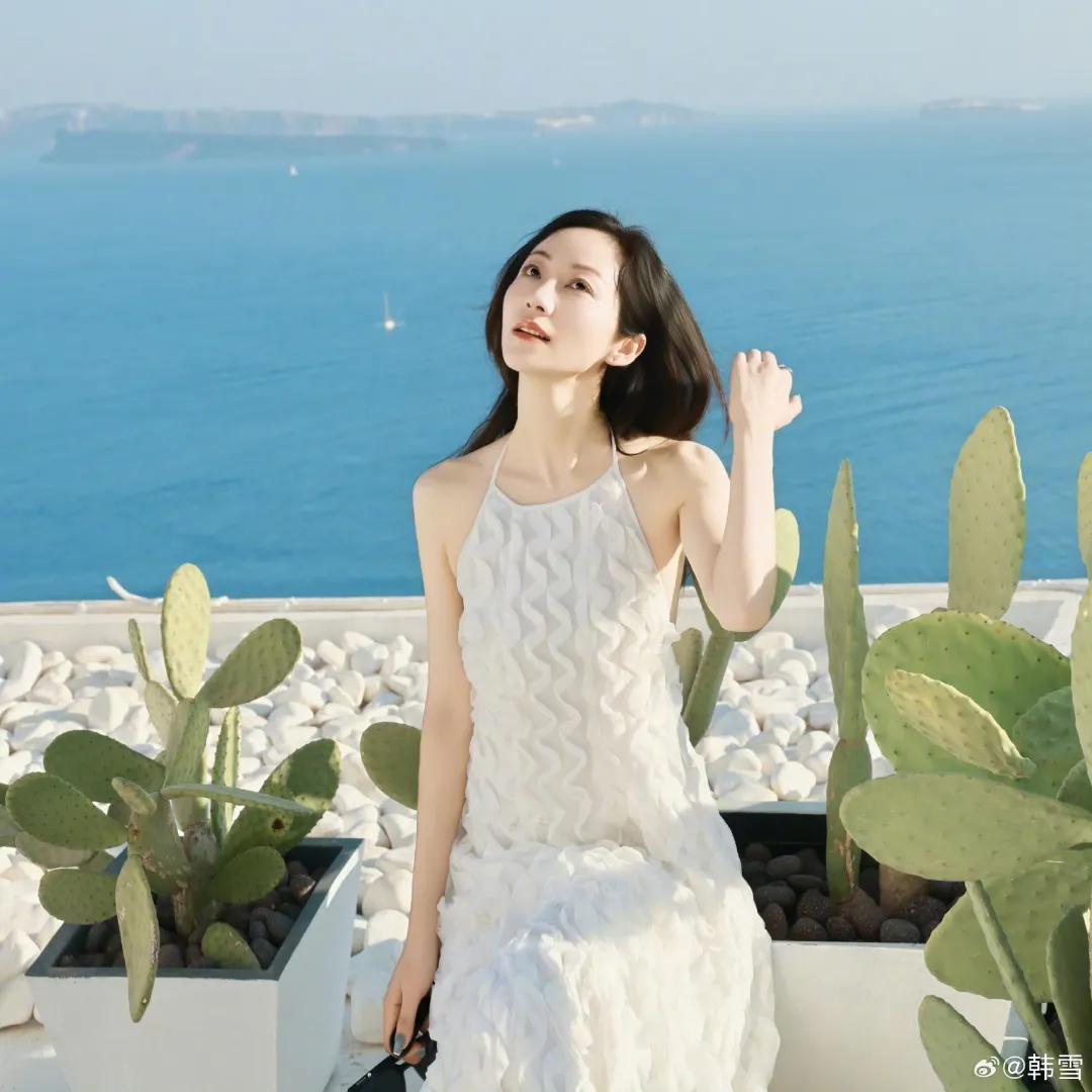 韩雪直播卖12.9元棉拖鞋引热议,韩雪退出夫妻公司后转型带货