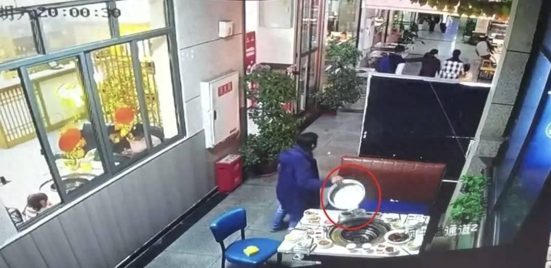 5人吃火锅逃单还偷锅:误以为已买单，5人并非故意，一场乌龙引全网热议