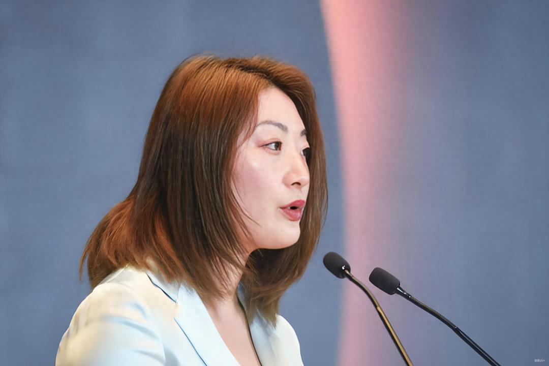 宗馥莉卸任娃哈哈集团公司董事长,94后浙大才女接棒,"饮料帝国"迎来新掌门