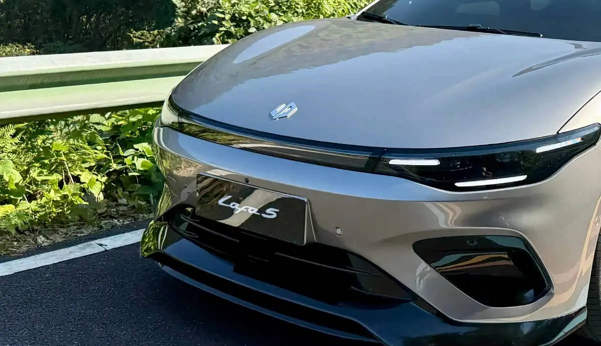 零跑Lafa5 Ultra实车曝光 2026年二季度上市能否搅动性能电动车市场