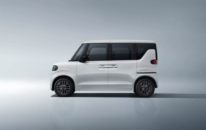 丰田大本营，被一辆比亚迪「海獭」惊醒了