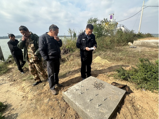 男子钓到108发子弹以为是大鱼,疑似战争遗留