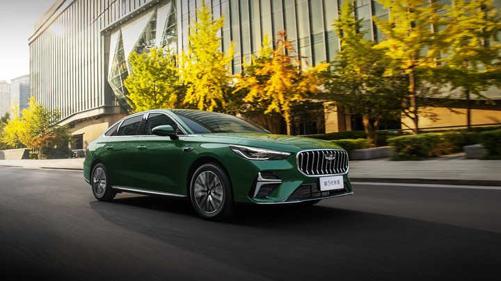 6.59 万享 4.8 米越级空间，全新吉利帝豪带 L2 智驾杀入燃油车红海