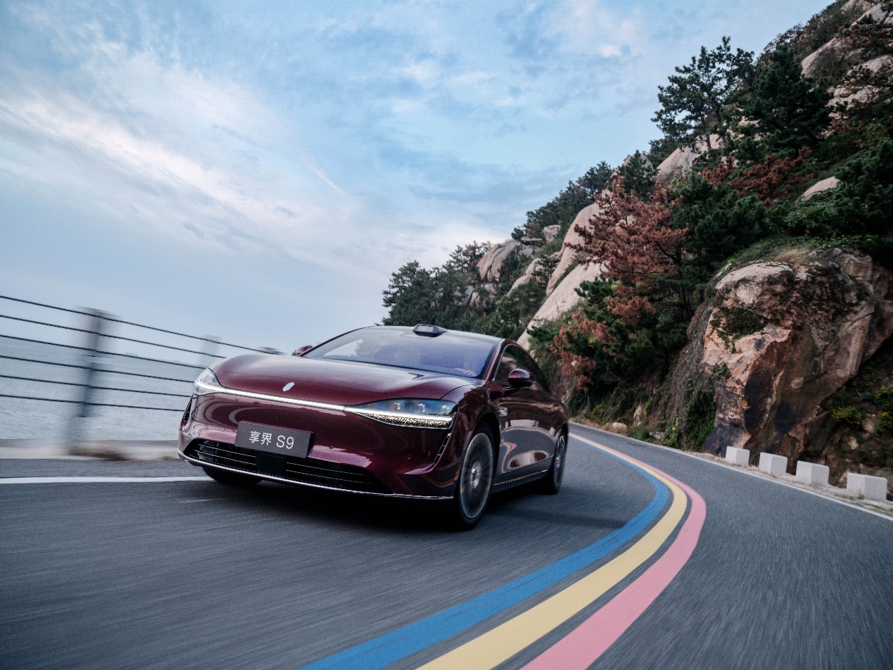 新款享界 S9 动态评测首发！哨兵模式增强实现主动交互，安防从 “记录” 变 “对话”