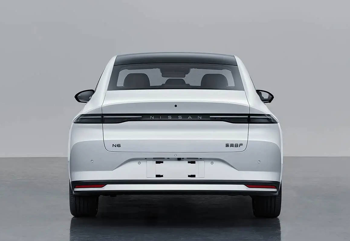 东风日产N6尾部设计