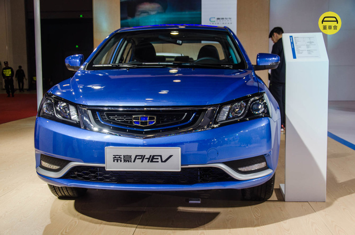 6.59 万享 4.8 米越级空间，全新吉利帝豪带 L2 智驾杀入燃油车红海