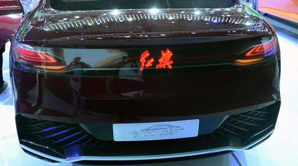 红旗HS6 PHEV弓箭尾灯