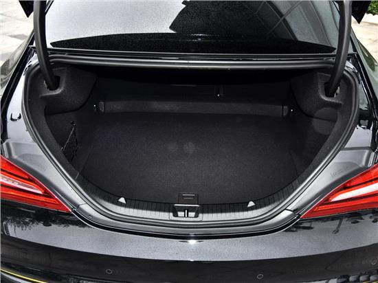 奔驰纯电CLA前备箱