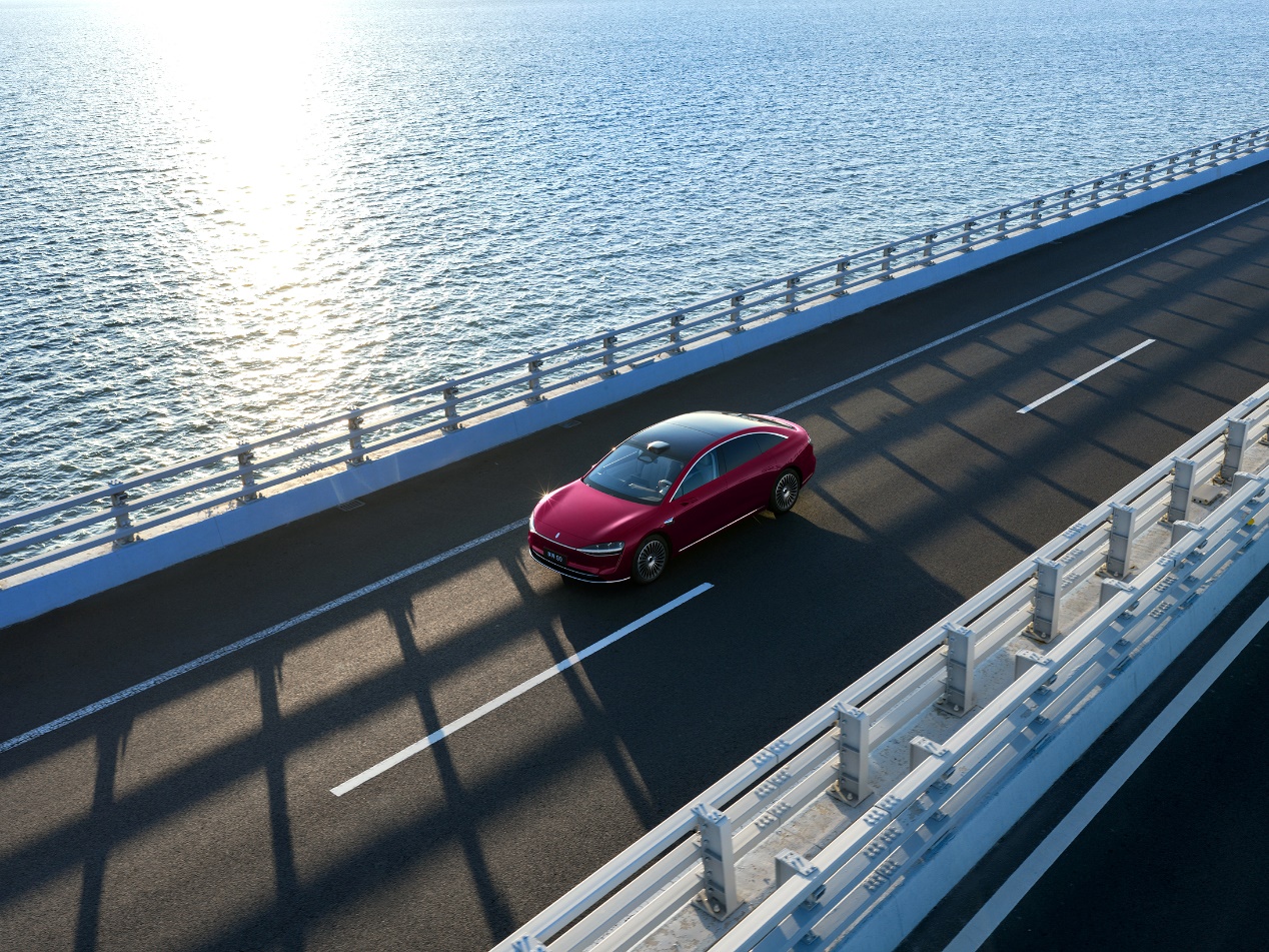 新款享界 S9 动态评测首发！哨兵模式增强实现主动交互，安防从 “记录” 变 “对话”