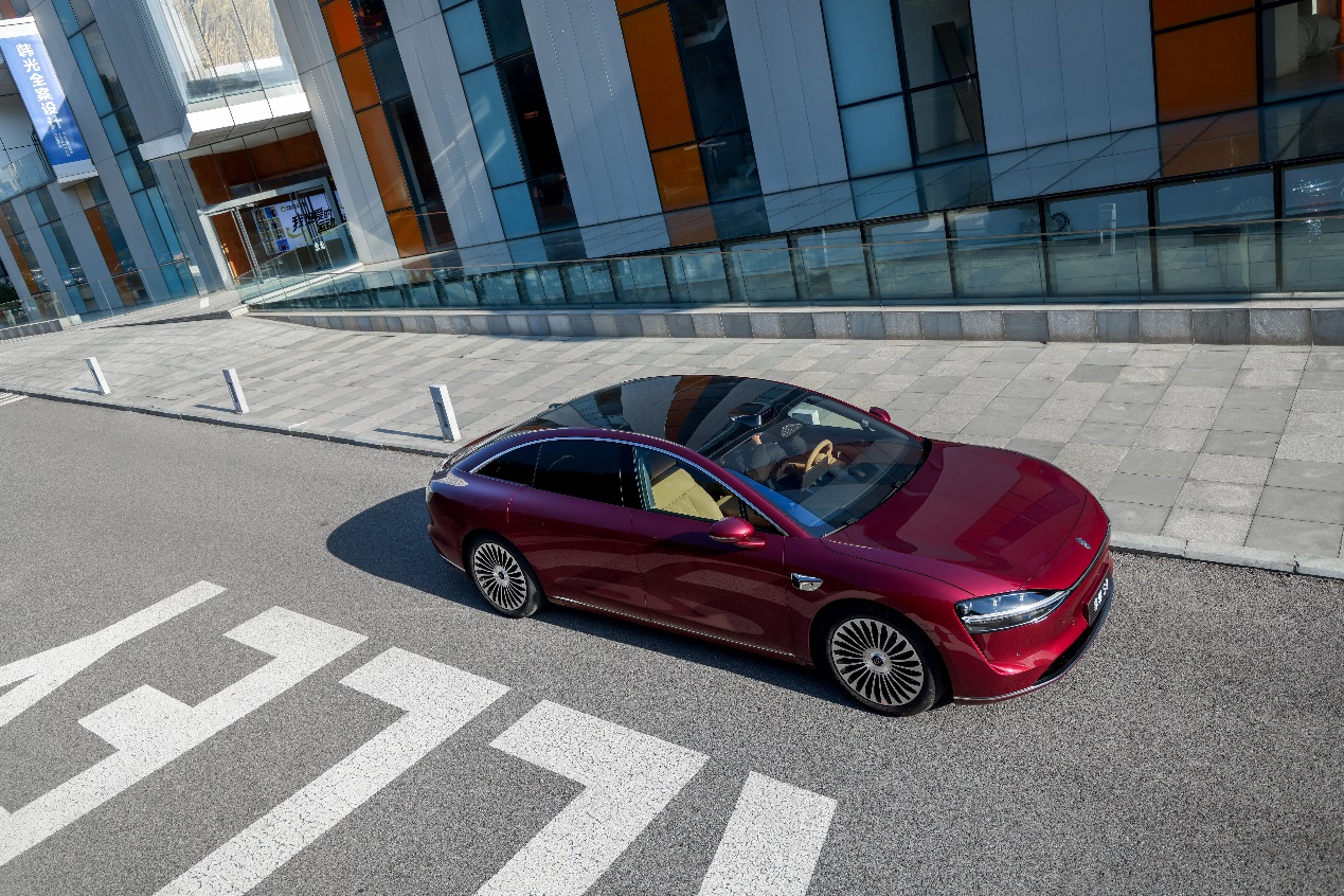 新款享界 S9 动态评测首发！哨兵模式增强实现主动交互，安防从 “记录” 变 “对话”