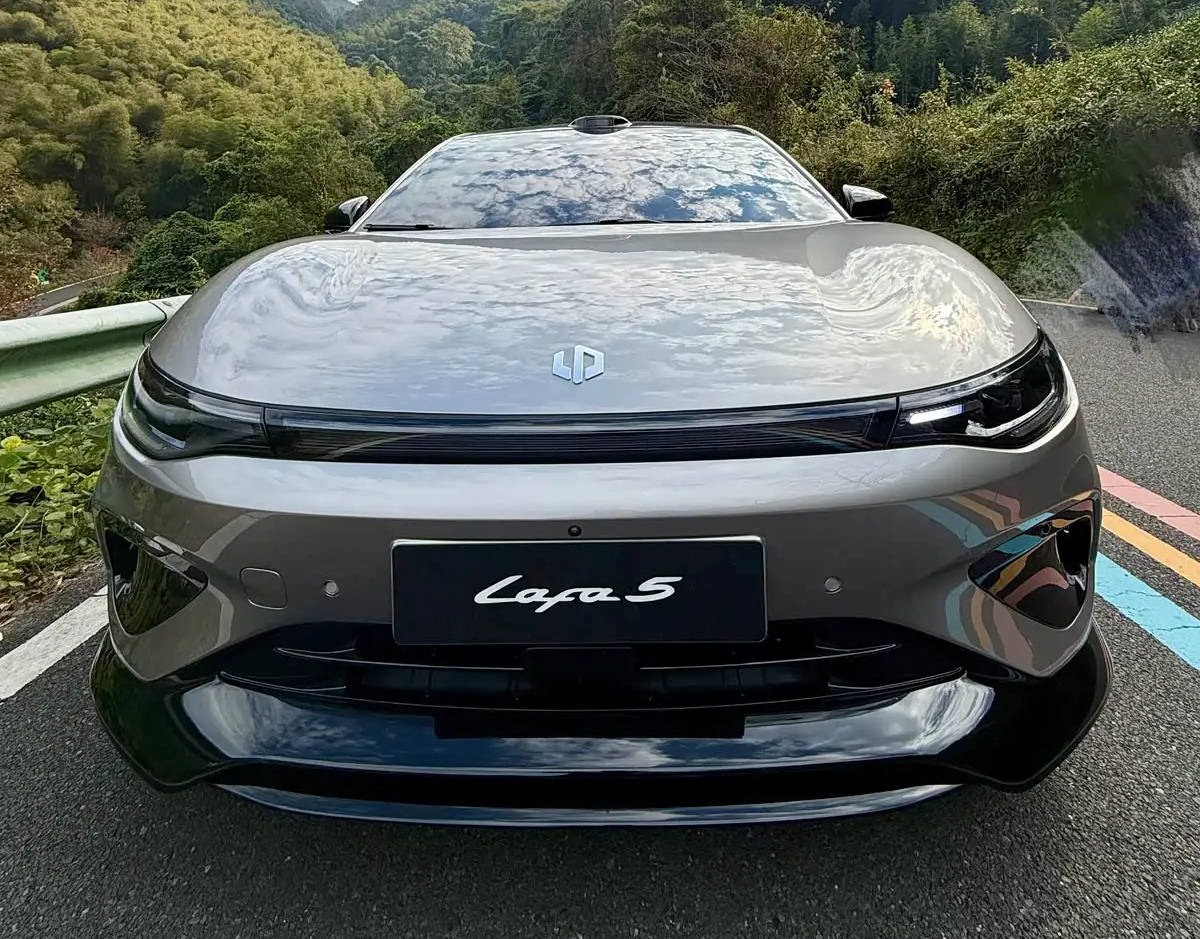 零跑Lafa5 Ultra实车曝光 2026年二季度上市能否搅动性能电动车市场