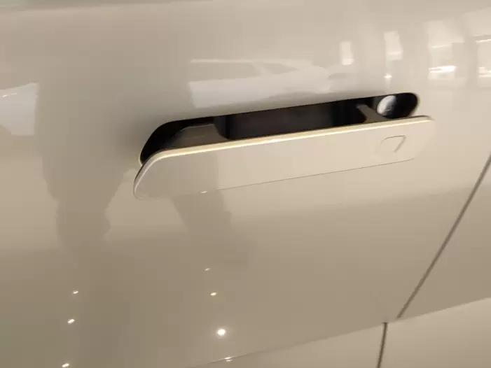 与众07隐藏式门把手特写