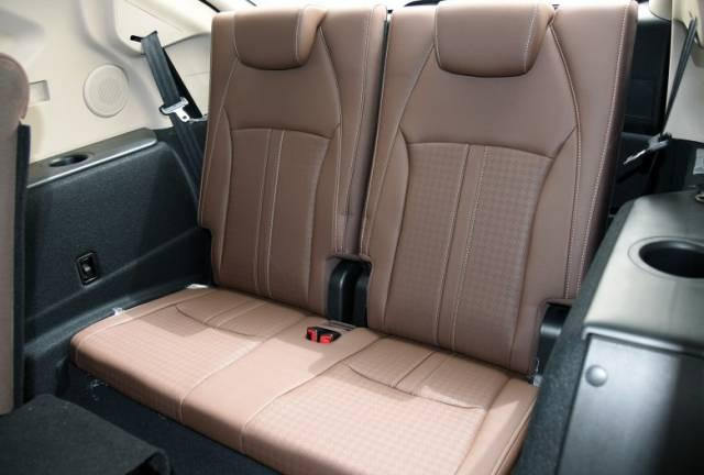 比亚迪夏第二排座椅