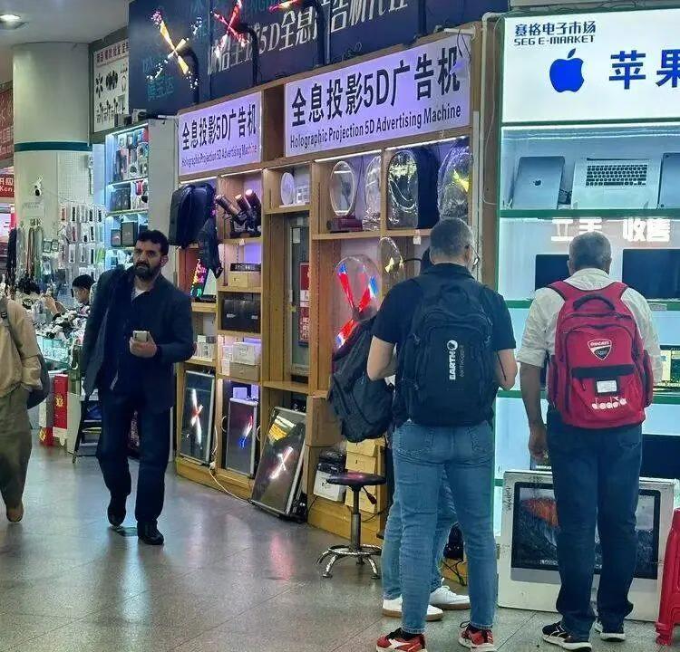 县城打工人的新焦虑:免费AI培训遍地,是逆袭捷径还是割韭菜陷阱?
