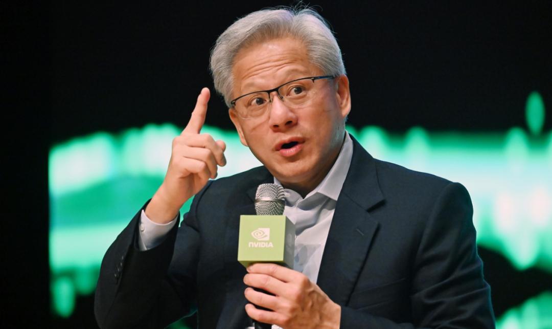 芯片巨头英伟达股价连续重挫 市值蒸发千亿 业绩隐忧与行业竞争引热议