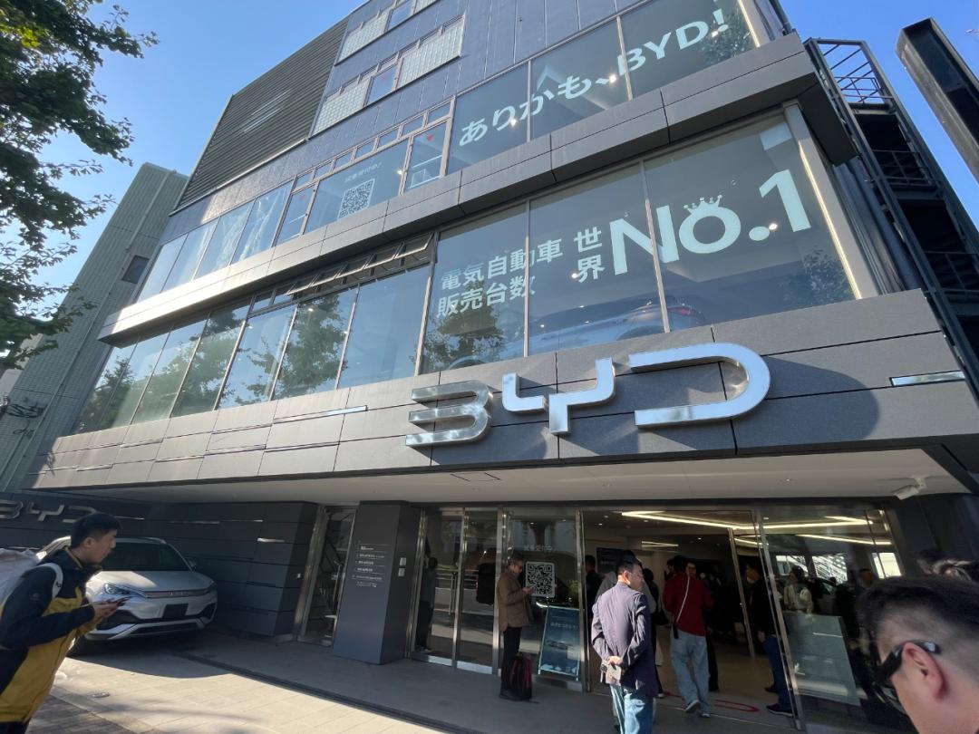 跟一位日本比亚迪车主聊了聊，才明白我们对「出海」有多天真