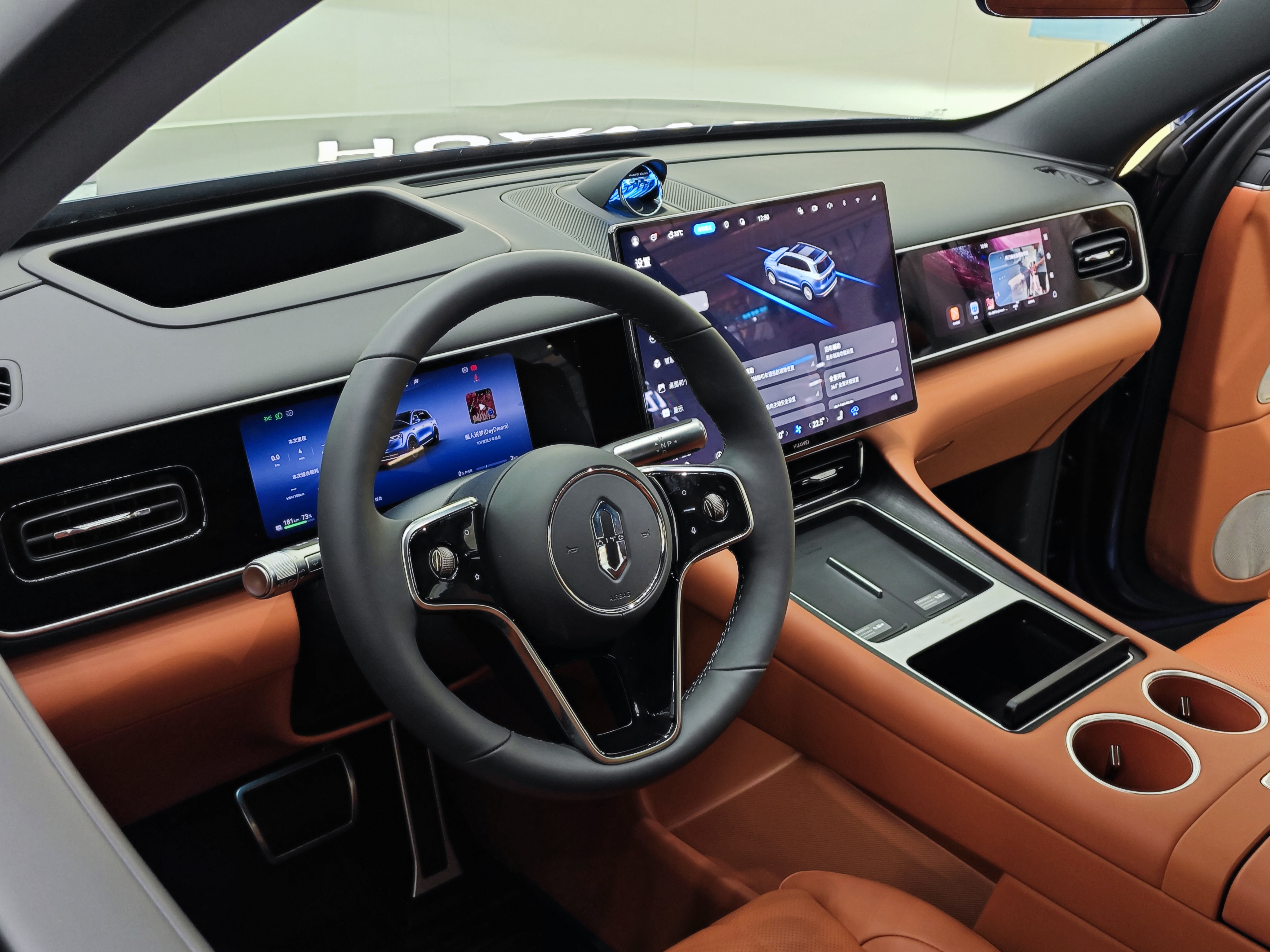 问界 M6 携 M8 热度入局，与理想 L6 贴身肉搏，家用 SUV 市场引关注